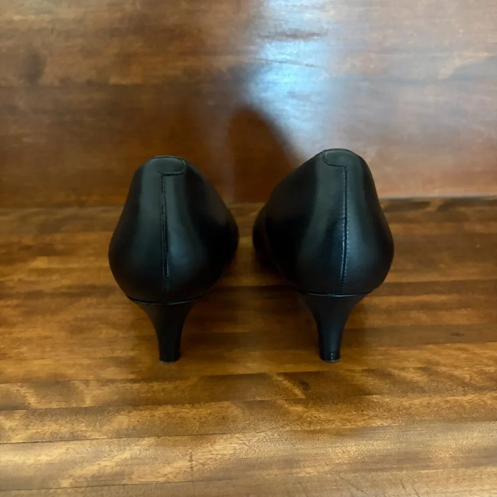 Clarks Heavenly Shine Women's Black Leather Pumps Dress Heels Corporate Chic 8